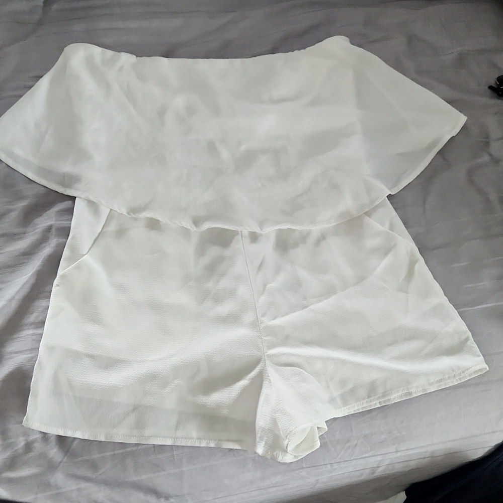 She & Sky Sleevless White Romper